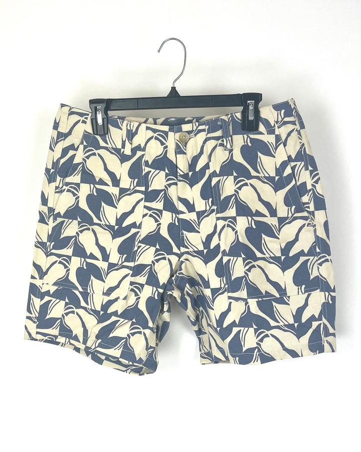 MENS Blue and Cream Checkered Leaf Pattern Shorts - 32 Waist 7" Inseam