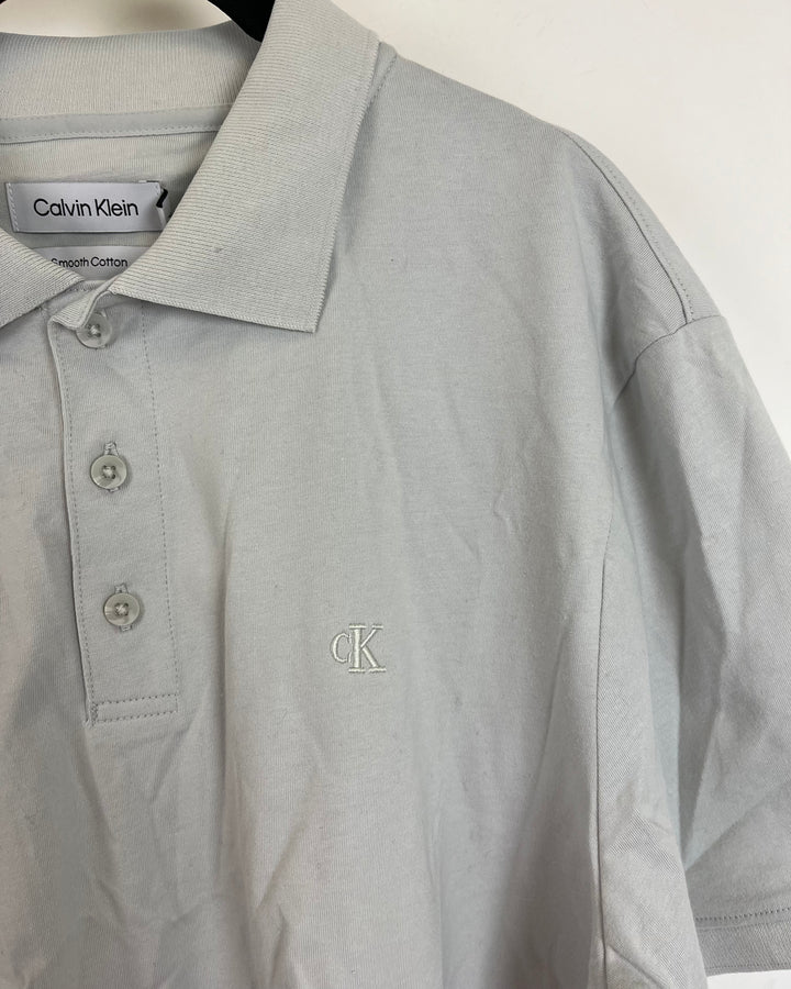 MENS Light Gray Two-Button Polo Tee - Medium