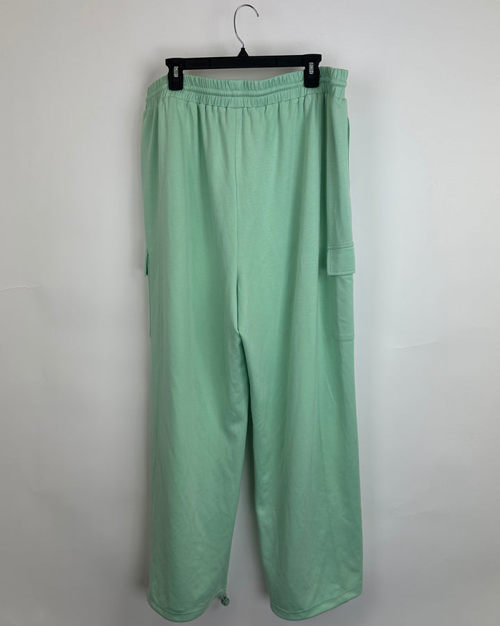Mint Green Wide Leg Cargo Joggers - Size 2x
