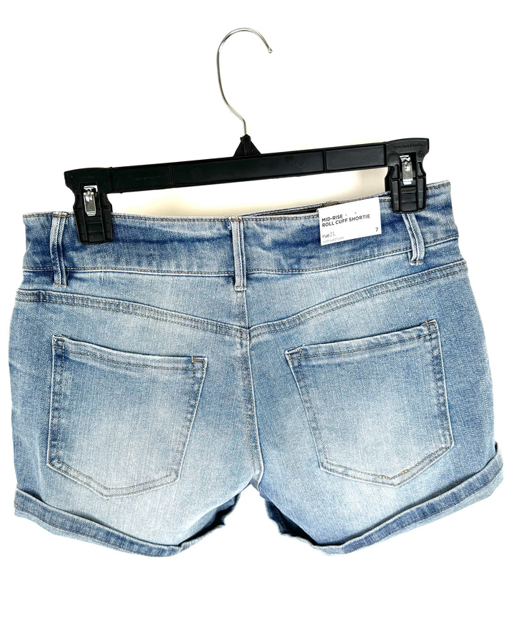Light Blue Mid-Rise Cuffed Short - Size 7