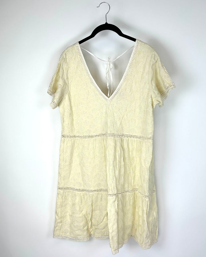 Cream Short Sleeve Dress - Small