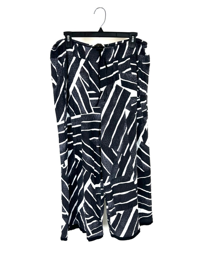 Dark Grey Pattern Cropped Pajama Bottoms - 1X