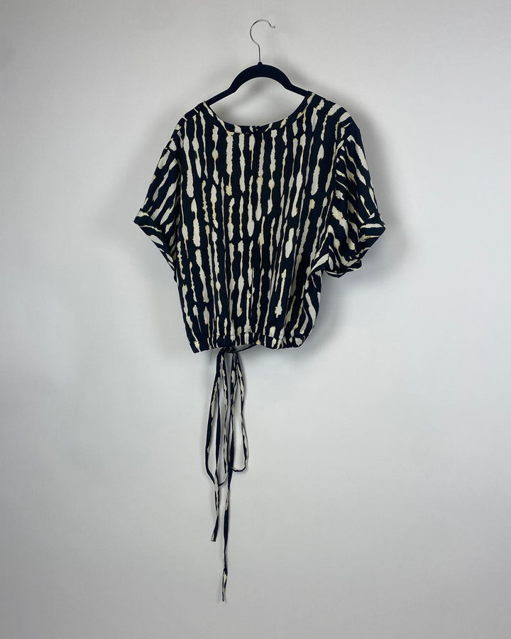 Black Printed Short Sleeve Blouse - 0X and 2X