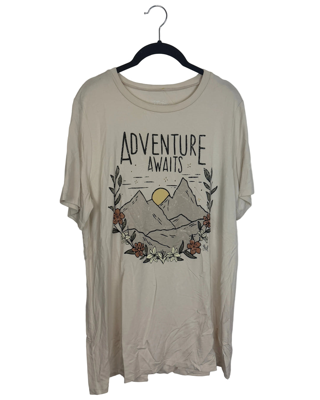 Cream Graphic T-Shirt - Size 4/6