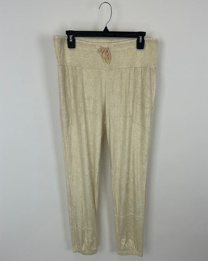 Cream Fleece Lounge Set - Size 6/8