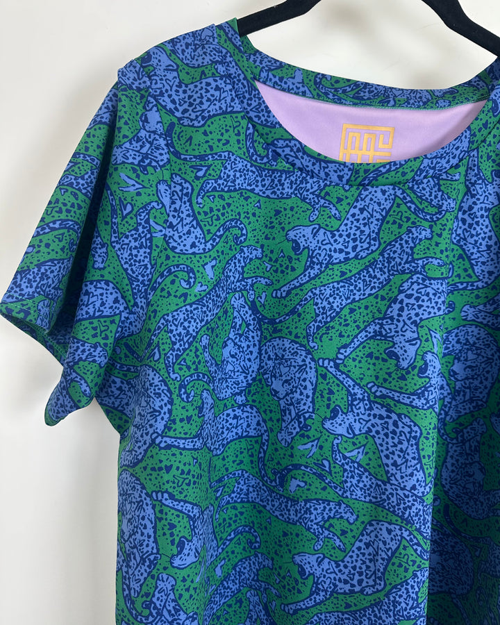 Blue & Green Abstract Cheetah Active Top - Size 6/8