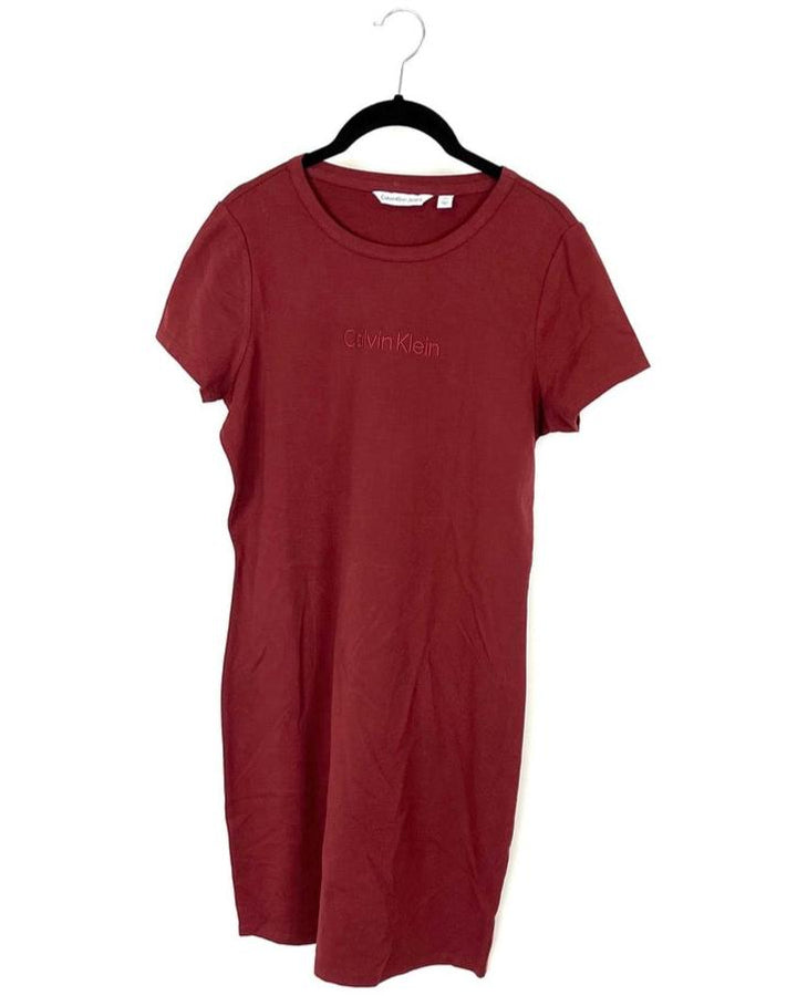 Maroon Short Sleeve Embroidered Logo Dress - Small