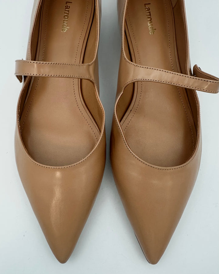 Nude Pointed Toe Leather Flat - Size 11