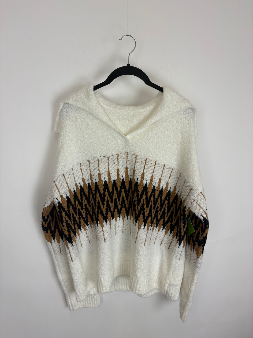 White Cozy Chevron Pattern Sweater - Size 6/8