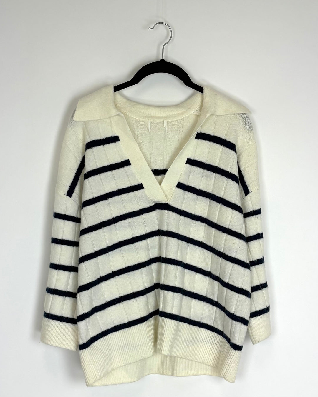 White V neck Sweater - Size 6/8
