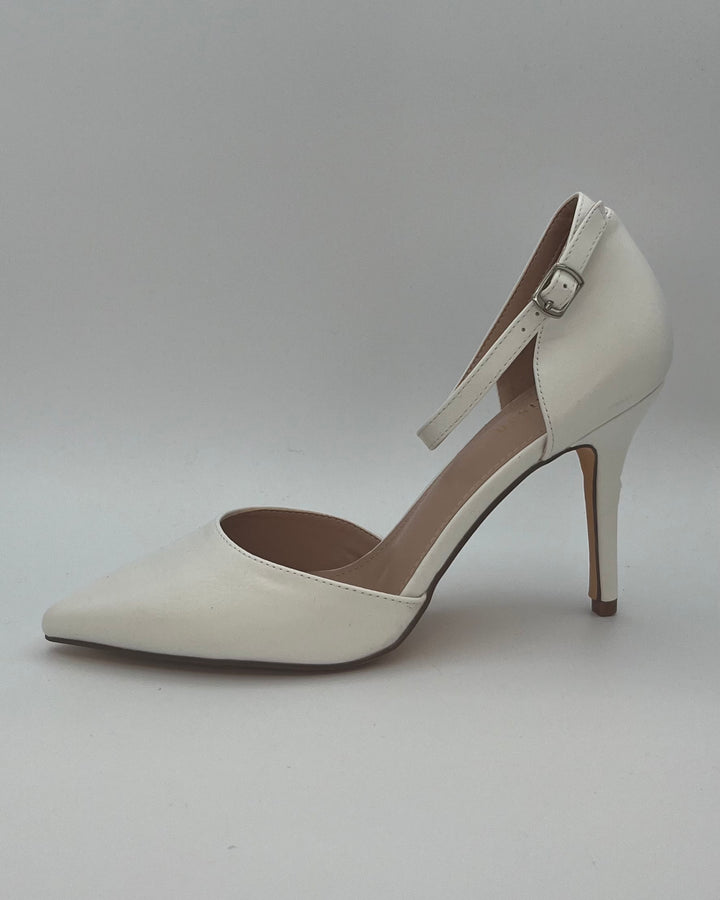 Odisen White Closed Toe Pumps - Size 10