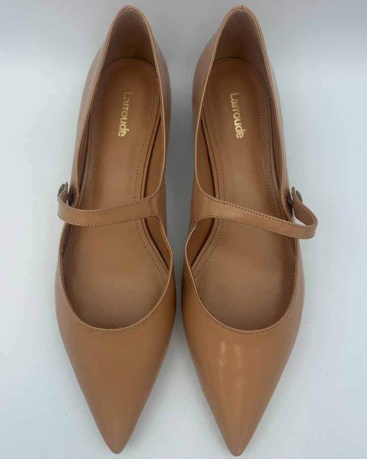 Nude Pointed Toe Leather Flat - Size 11