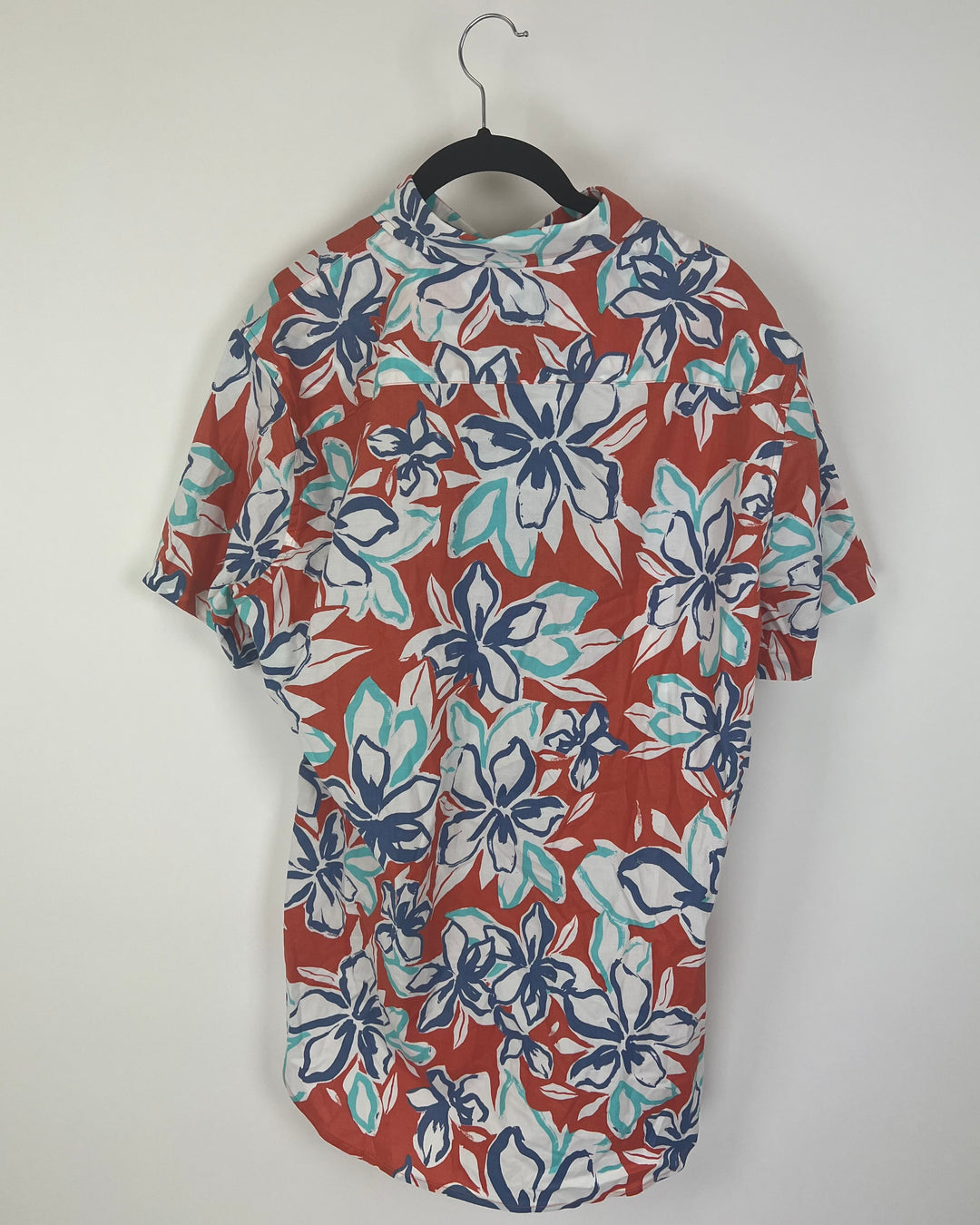 MENS Salmon Collared Shirt With Blue Floral Pattern - Medium