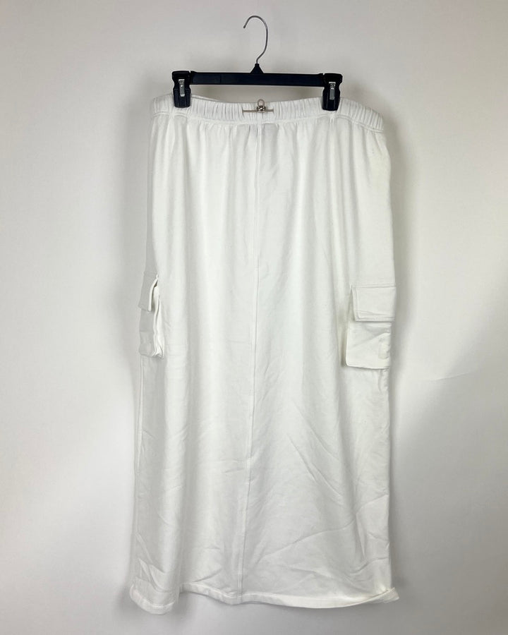 Comfy White Cargo Skirt - Size 18/20