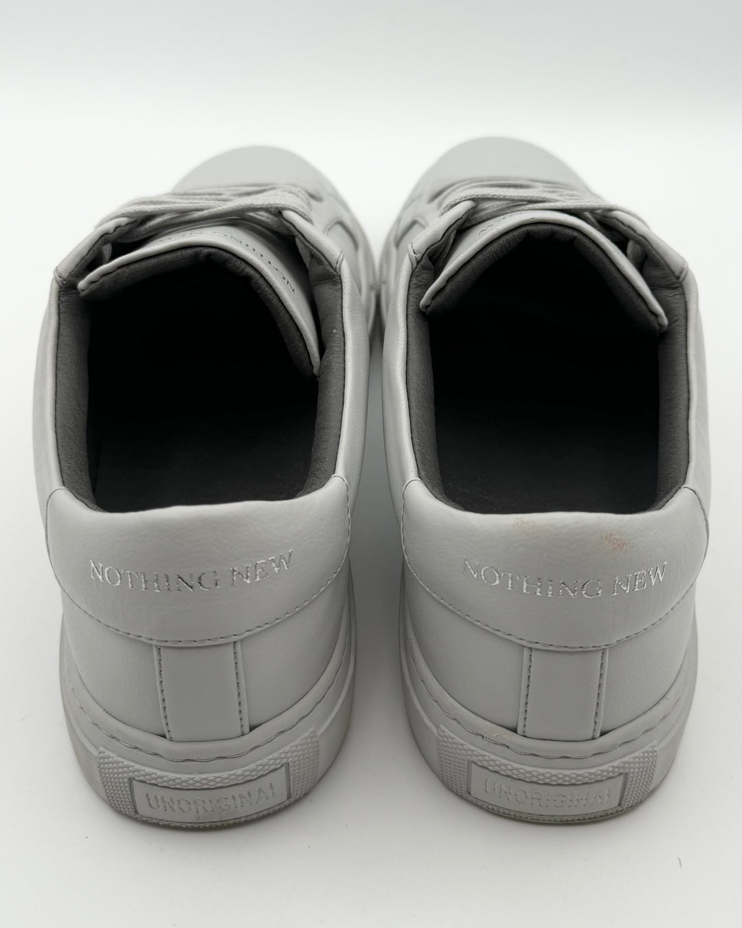 MENS Light Grey Leather Sneaker - Size 9.5/10