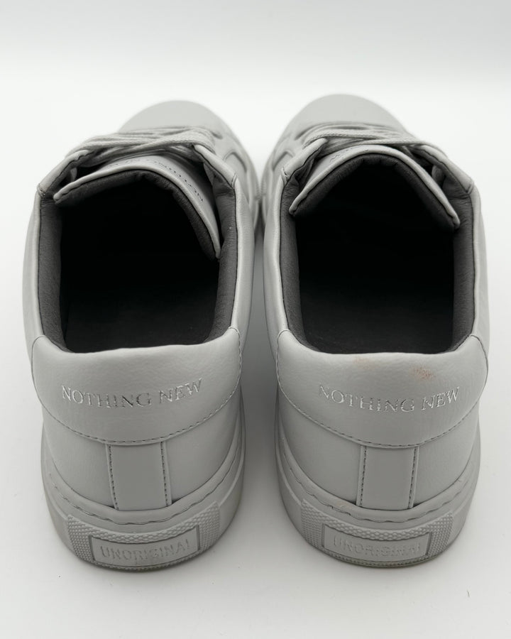 MENS Light Grey Leather Sneaker - Size 9.5/10