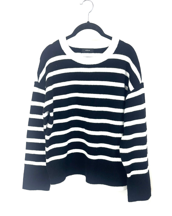 Black And White Crew Neckline Striped Sweater - Medium