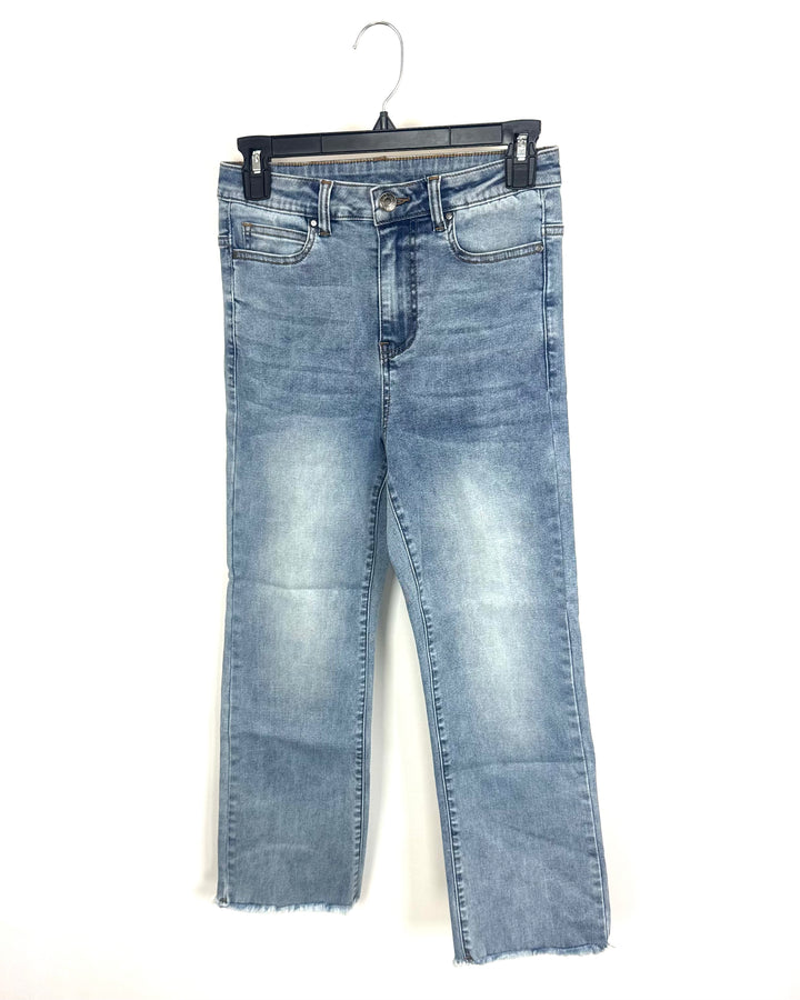 Light Wash Straight Leg Jeans - Size 0/2