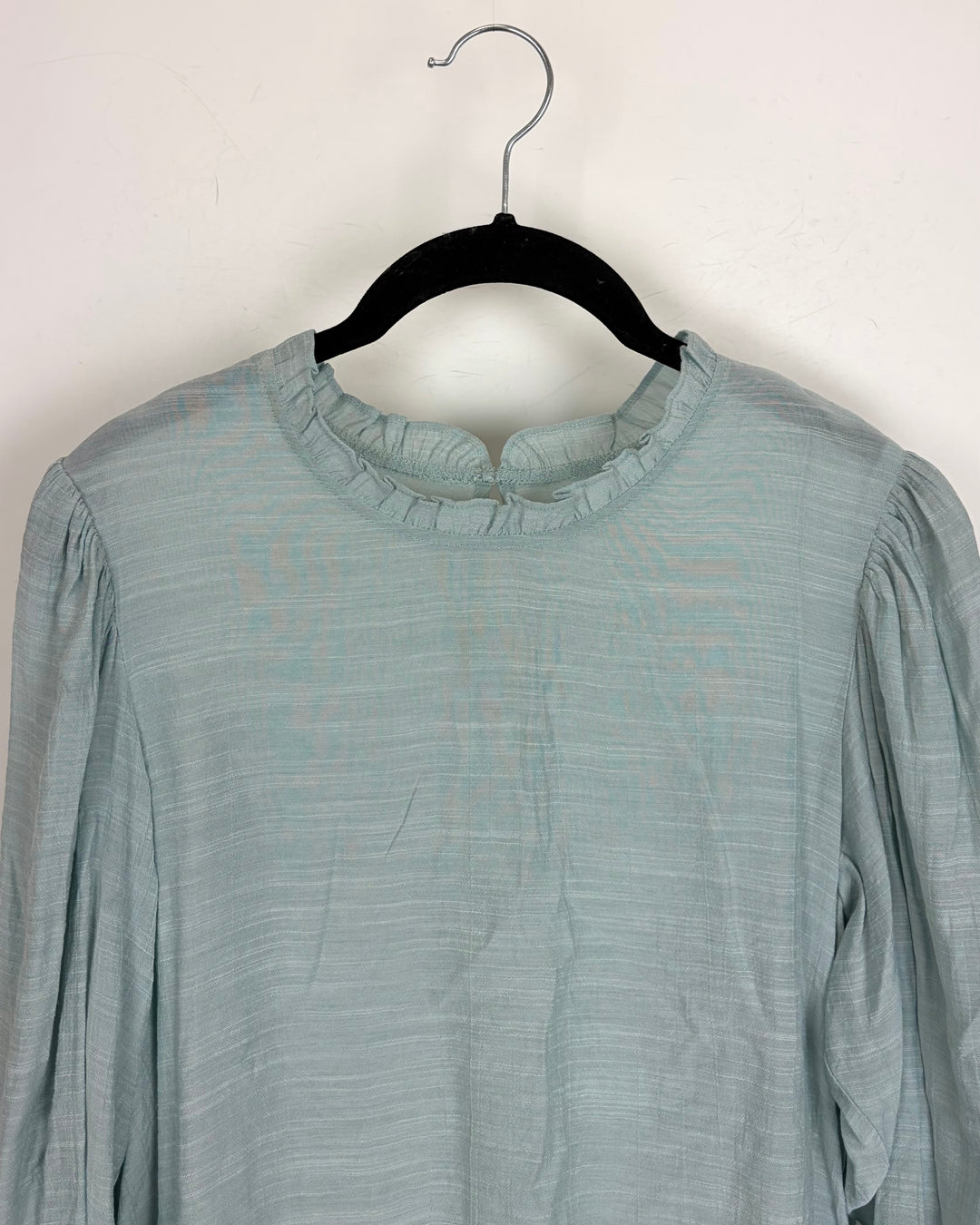 Sea foam flowy top - Size 6/8