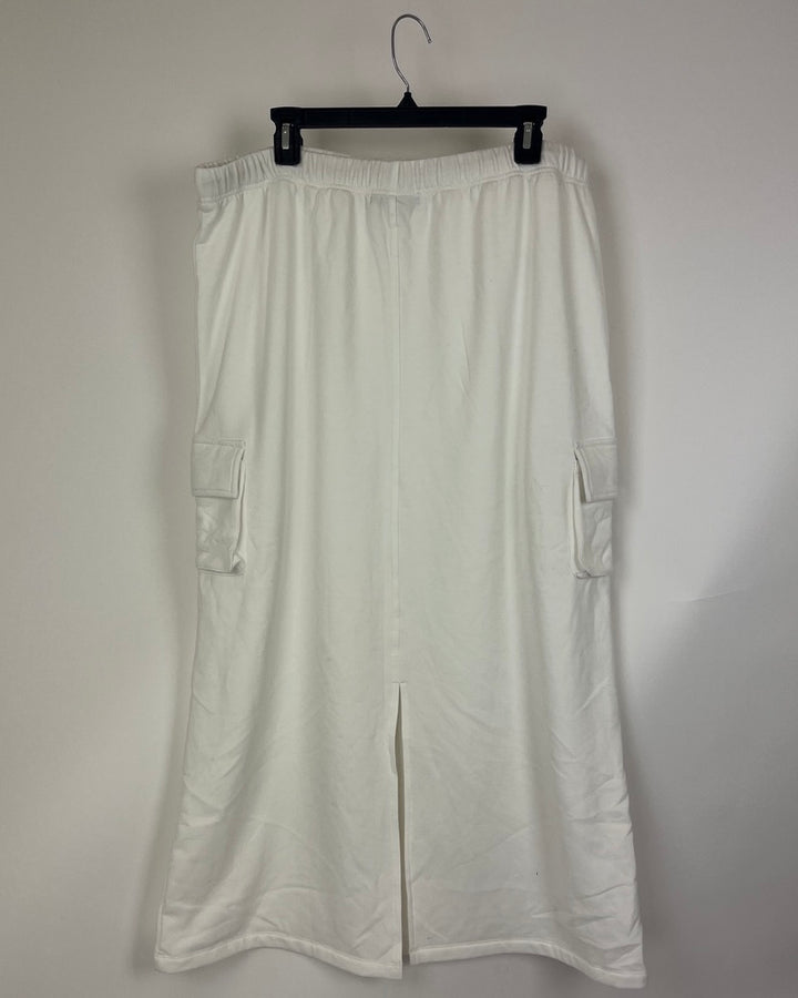 Comfy White Cargo Skirt - Size 18/20