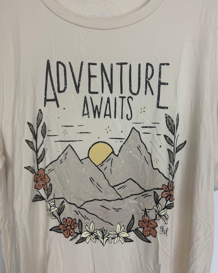 Cream Graphic T-Shirt - Size 4/6