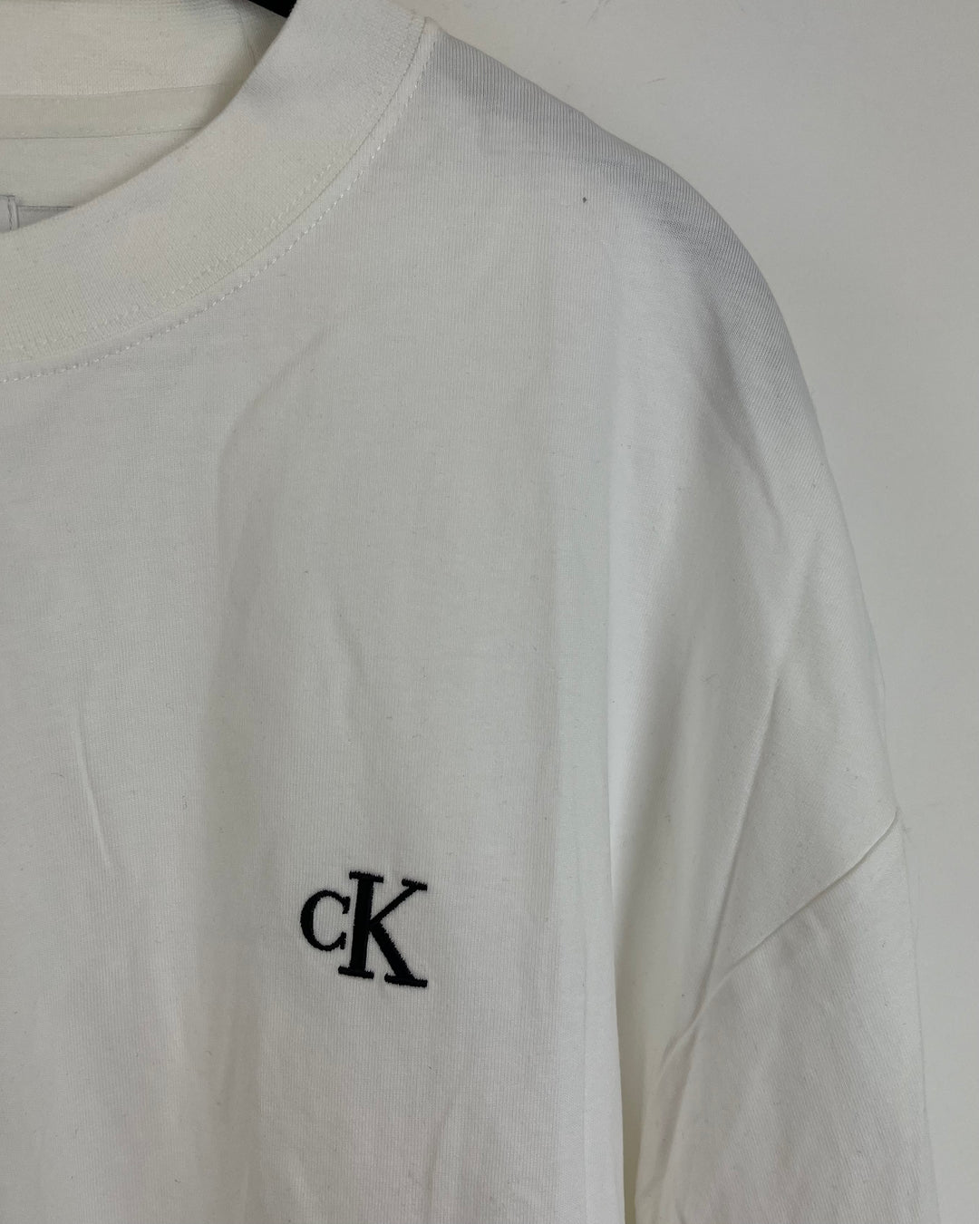 MENS White Long Sleeve Crewneck Tee- Size Medium