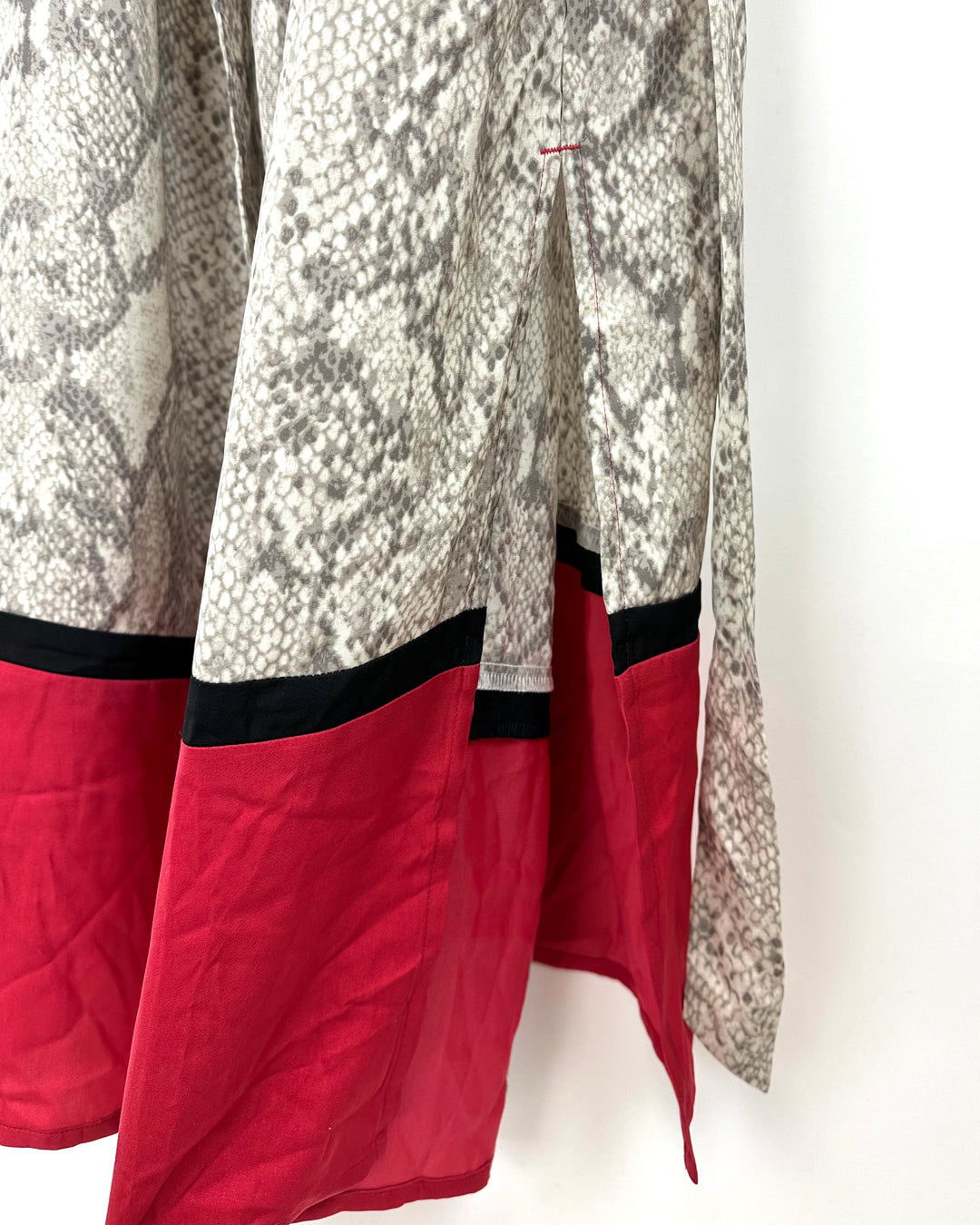 Grey Snake Skin Print Robe - S/M