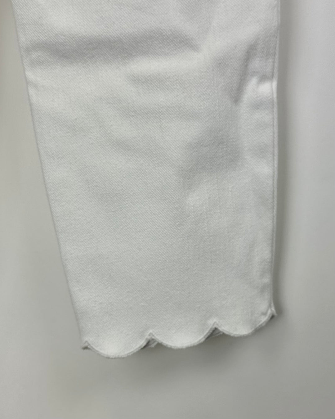 Cardstock White Scallop Trim Stretch Pants - Size 12