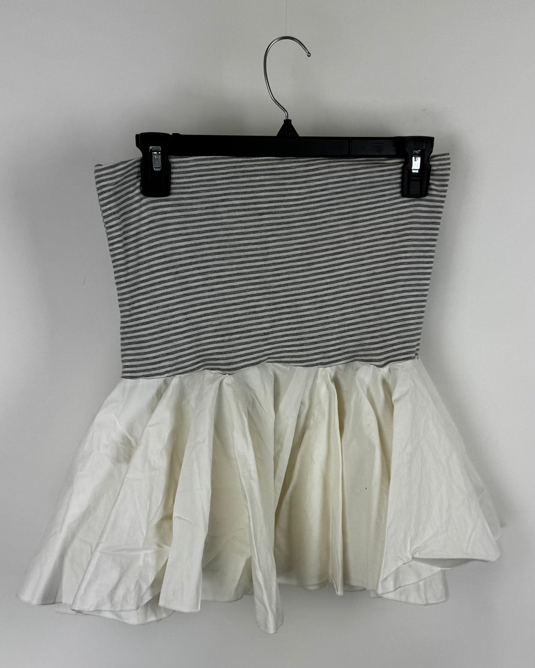 Belle Grey and White Top - Size 6