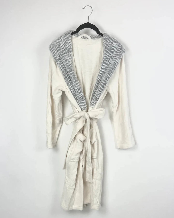White And Gray Sherpa Robe - Small