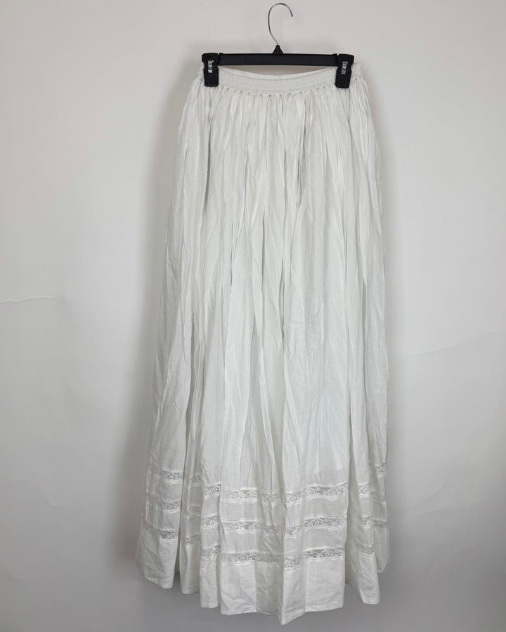 Pure White Flouncy Long Skirt - 2/4