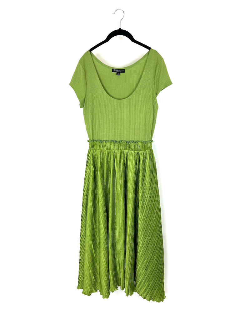 Green Short Sleeve Textured Dress - Medium