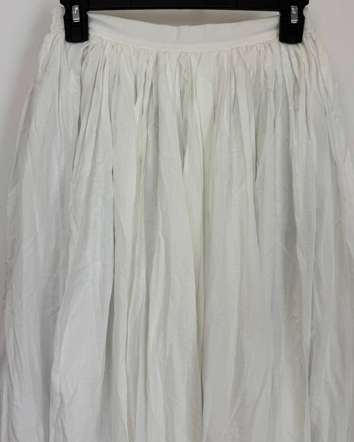 Pure White Flouncy Long Skirt - 2/4