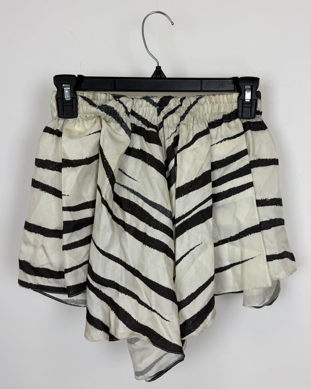 White and Black Flowy Shorts - Size 0/2