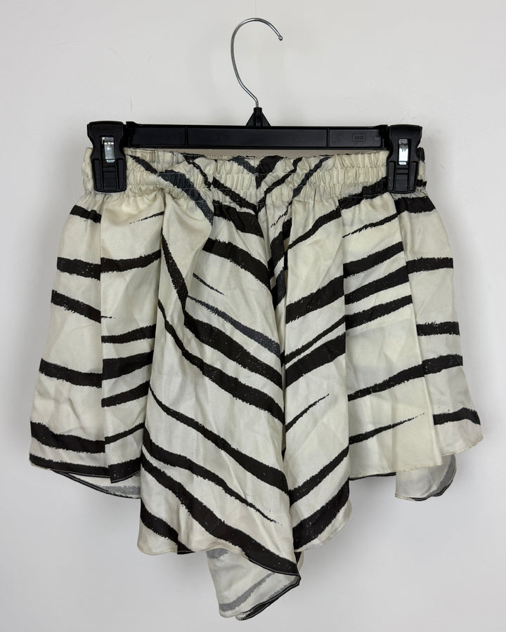 White and Black Flowy Shorts - Size 0/2
