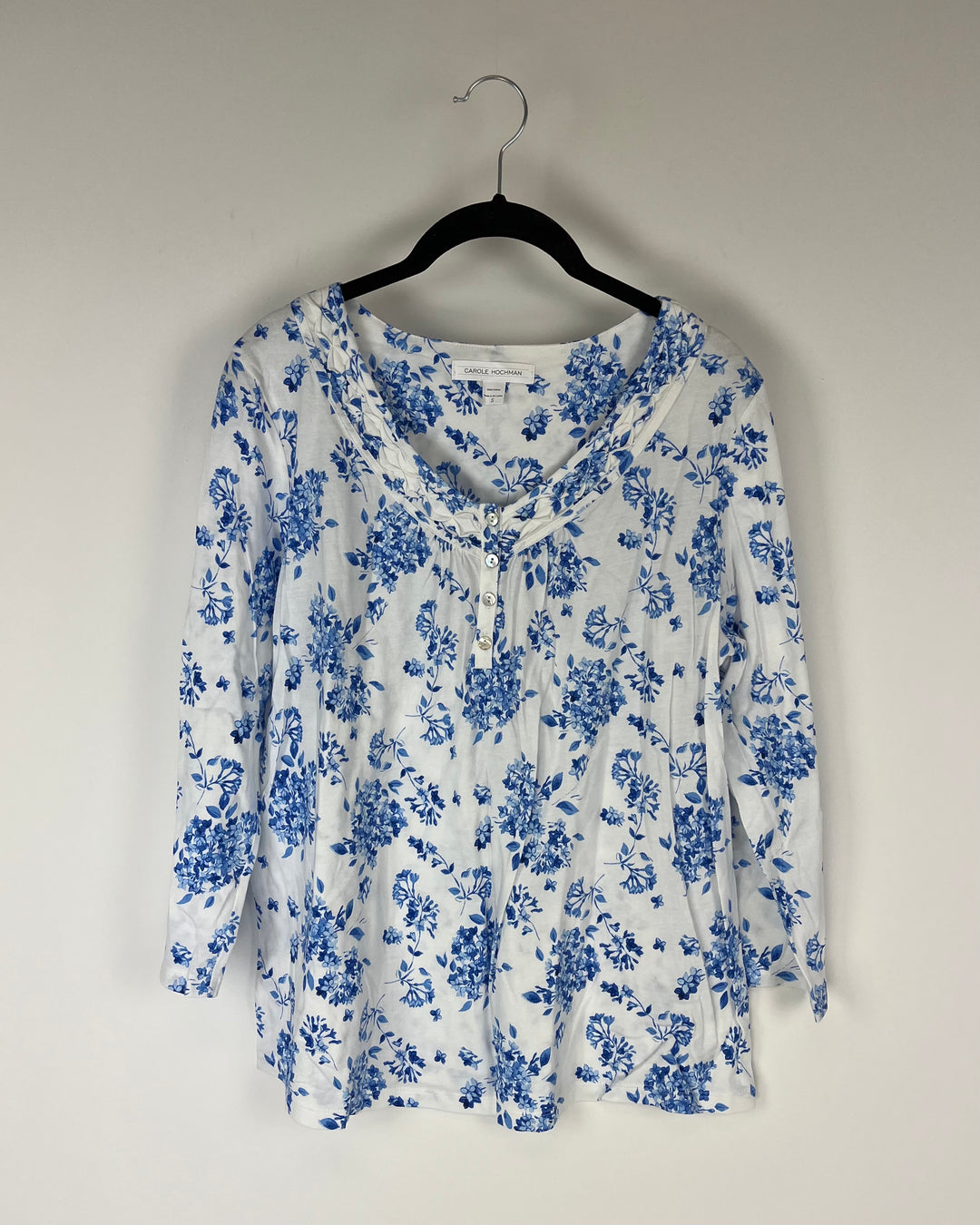 Blue and White Floral Print Quarter Length Sleeve Top - Small