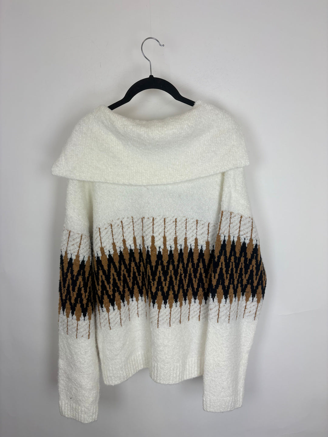 White Cozy Chevron Pattern Sweater - Size 6/8