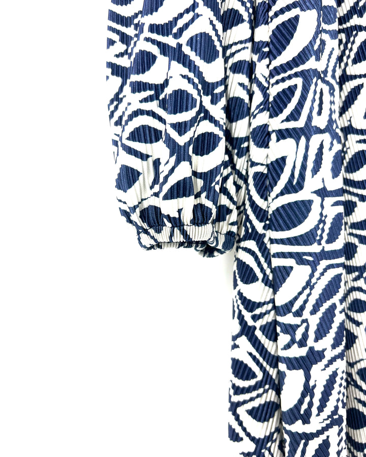 Blue And White Abstract Plisse Dress - Medium