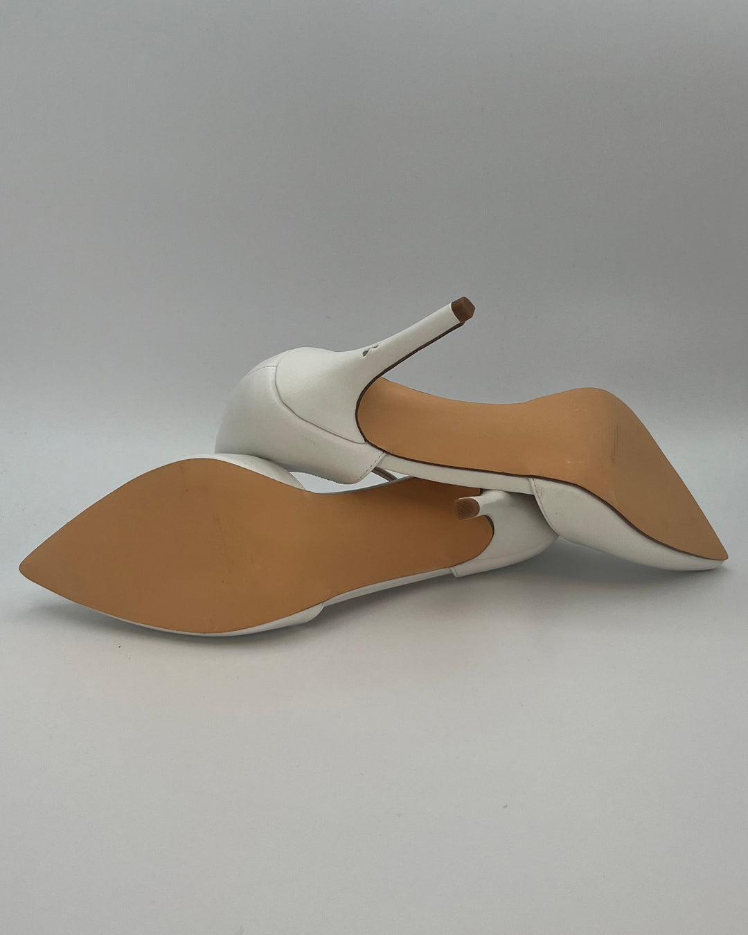 Odisen White Closed Toe Pumps - Size 10