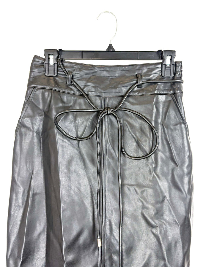 Elie Tahari Black Faux Leather Skirt - Size 4