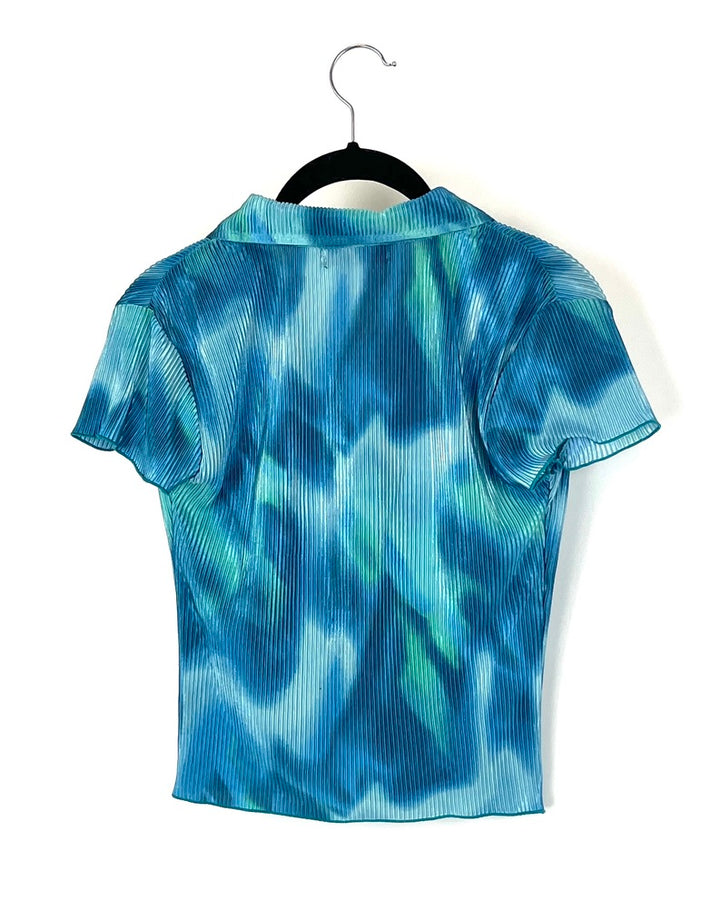 Blue Short Sleeve Plissé Button-Up Top - Size 2/4
