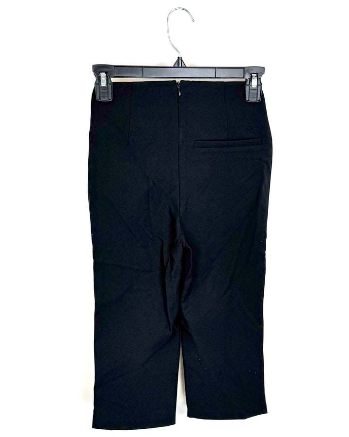 Black Front Closure Capri Pants - Size 0/2