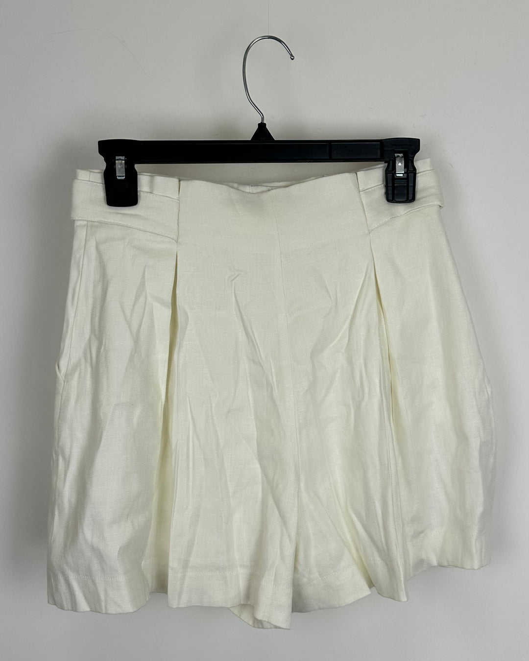 ASTR The Label White Shorts - Small