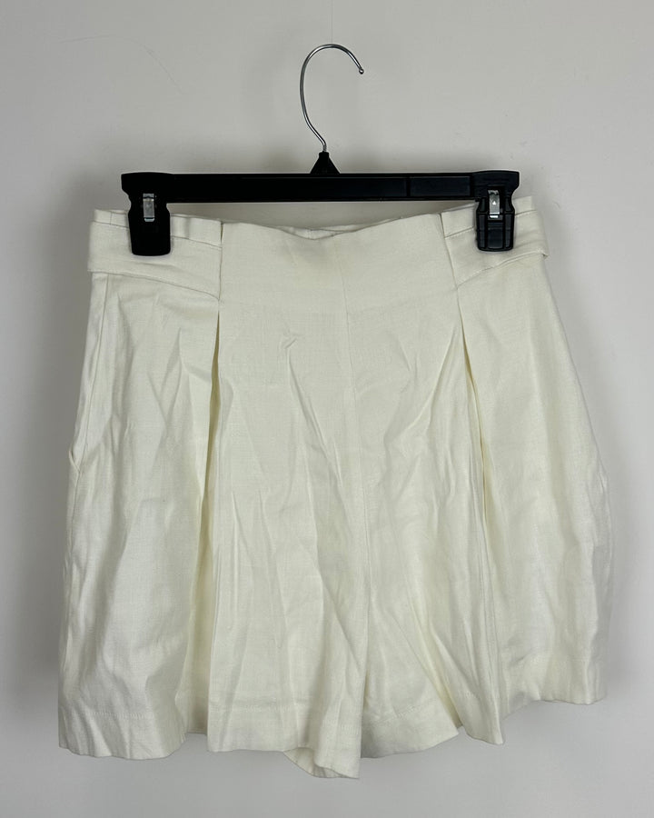 ASTR The Label White Shorts - Small