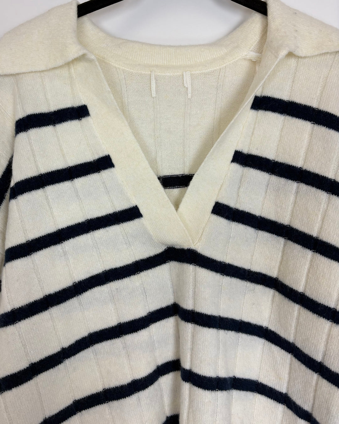 White V neck Sweater - Size 6/8