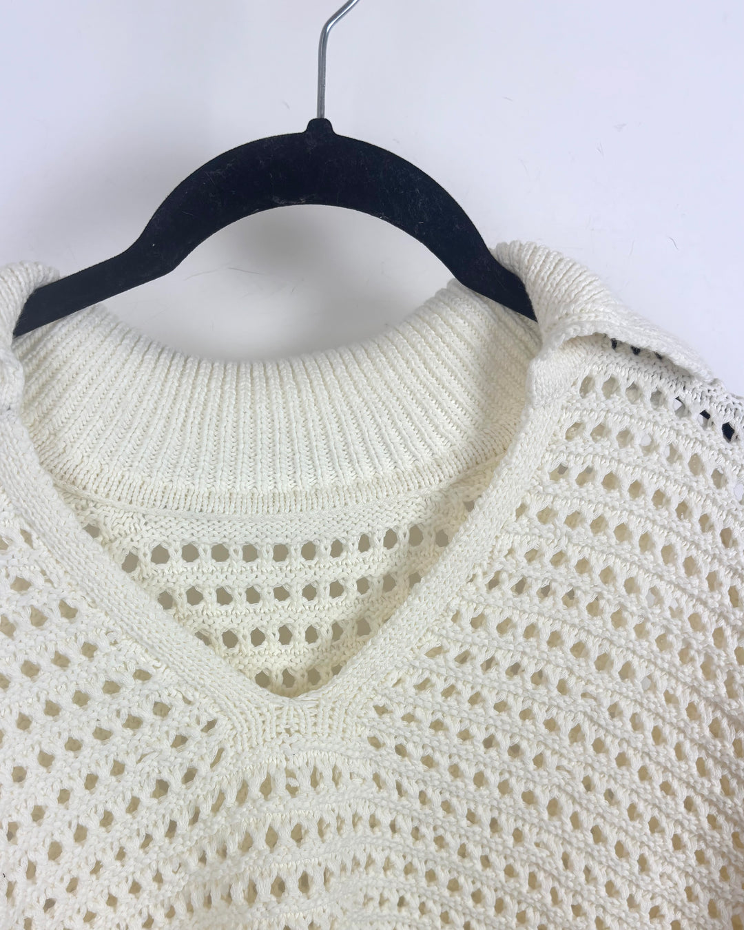 Cream Textured Open Knit Collared Sweater - Medium