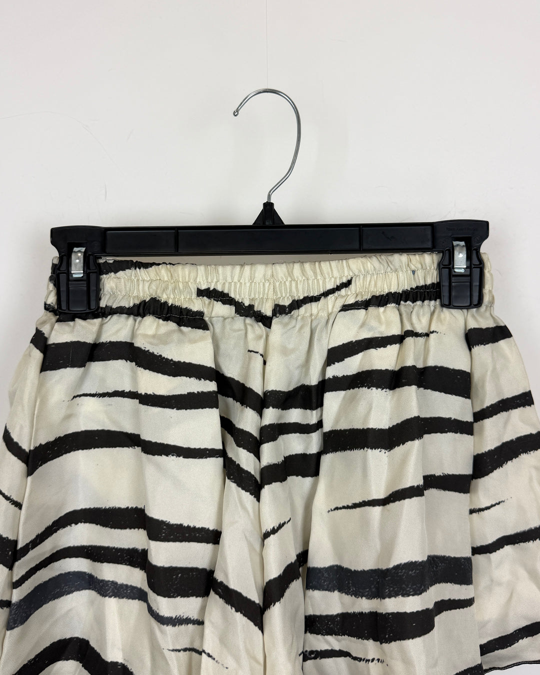 White and Black Flowy Shorts - Size 0/2