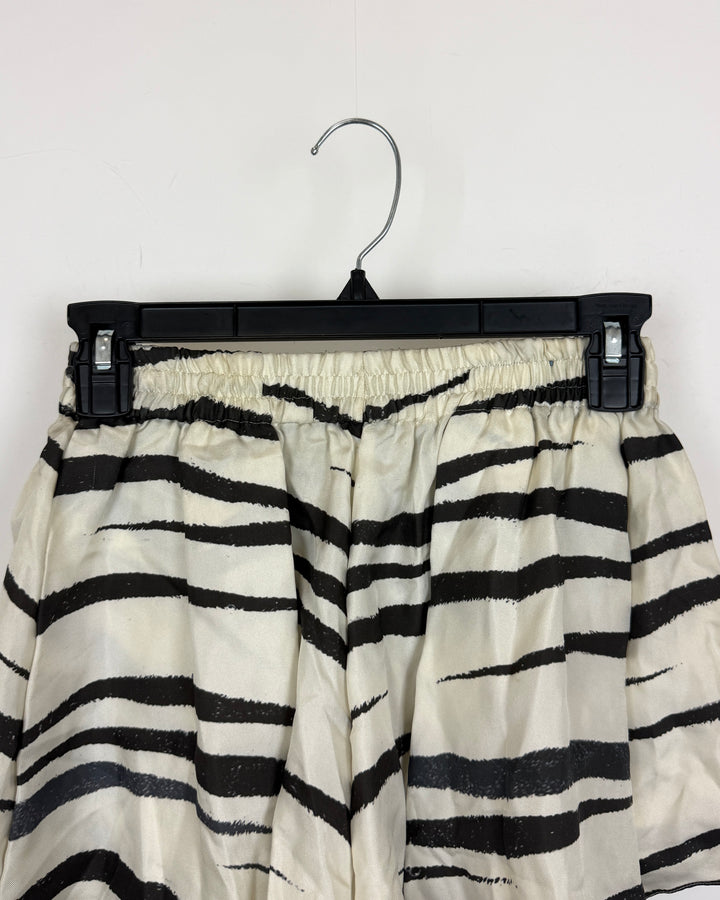White and Black Flowy Shorts - Size 0/2