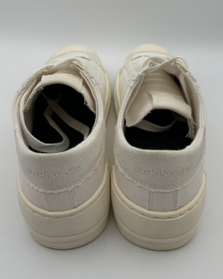 MENS Cream Canvas Sneaker - Size 10