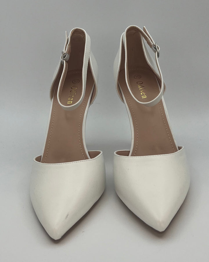 Odisen White Closed Toe Pumps - Size 10